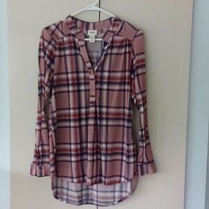 Daytrip lightweight lavender, navy and white plaid top. Perfect for the season!
